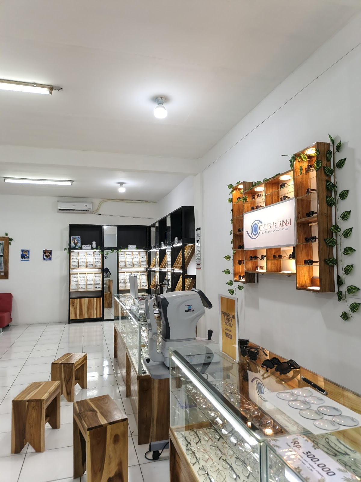 Optik B. Riski Banjaran